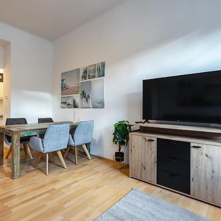 Cozy Apartment Steps Away From Subway Station Вена Экстерьер фото