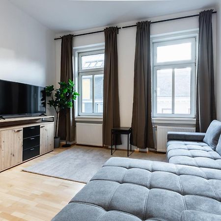 Cozy Apartment Steps Away From Subway Station Вена Экстерьер фото